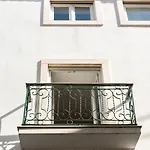 Gorgeous Rooftop 2-bed With Beautiful View Apartman